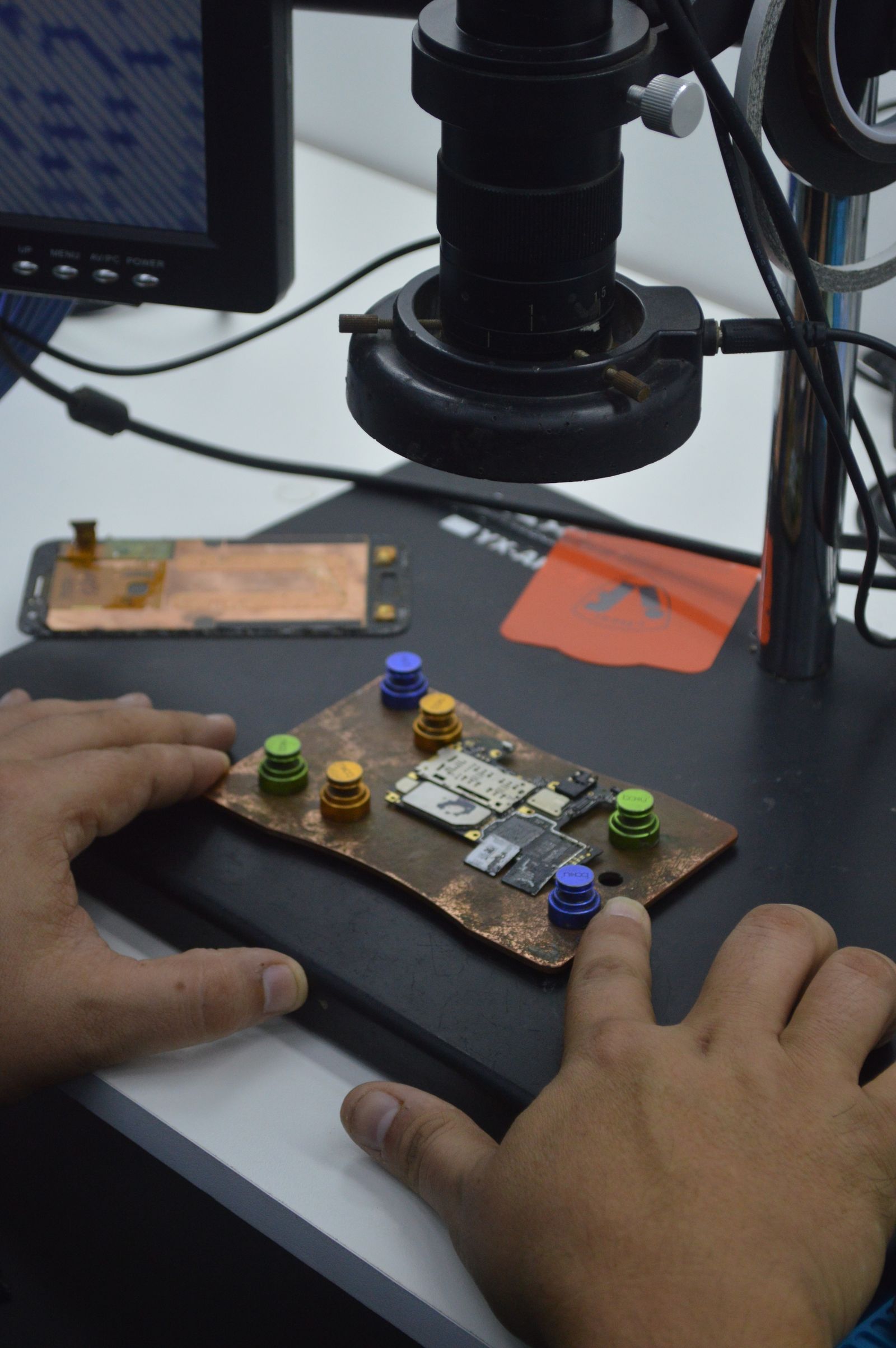 Precision component-level repair on a circuit board under magnification